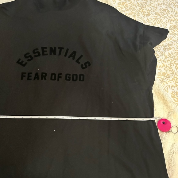 Essential Shirt - Picture 2 of 5